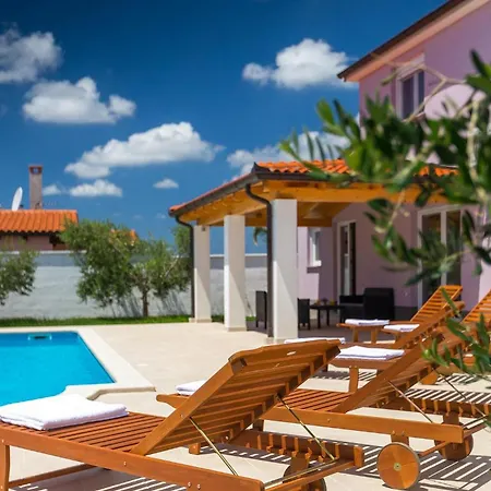 Zeus Semesterbostad *