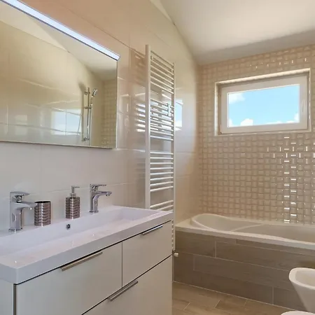 Zeus Holiday home