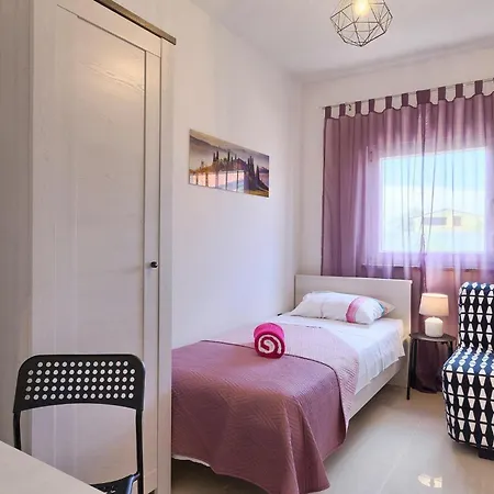 Zeus Semesterbostad Pula