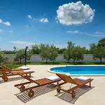 Nyaraló Zeus *