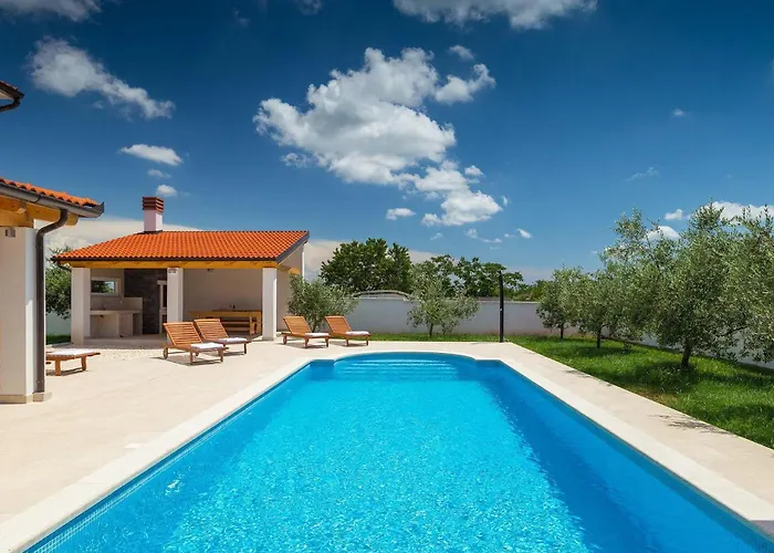 Zeus Будинок відпочинку Пула